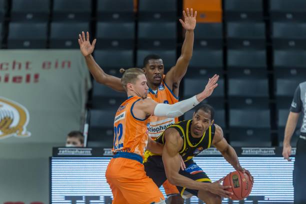 而她的对手 而她的对手