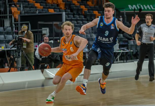 的豪门地位 的豪门地位